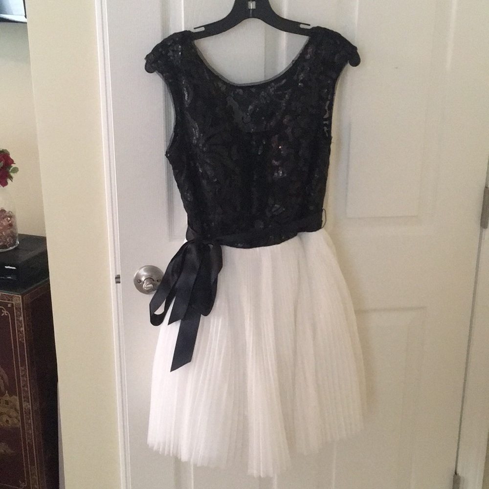 Black/Cream Cocktail/Party Dress